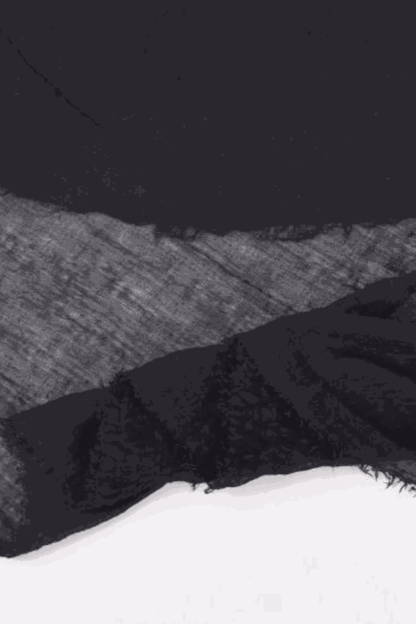 Black linen Color-POP scarf lightweight and warm, eco-friendly, all-weather ready accessory