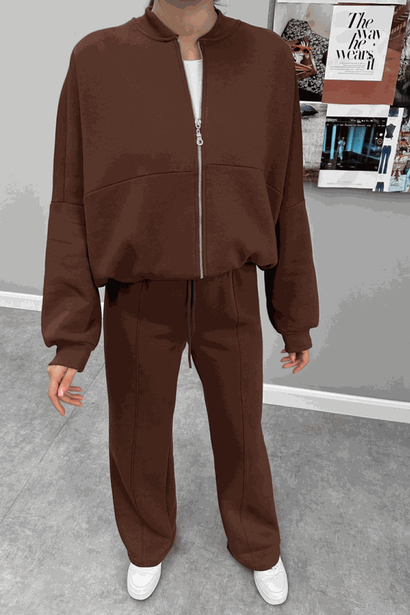 Women’s brown Voyager Zip Set with zip-front sweatshirt and wide-leg joggers, casual travel outfit.