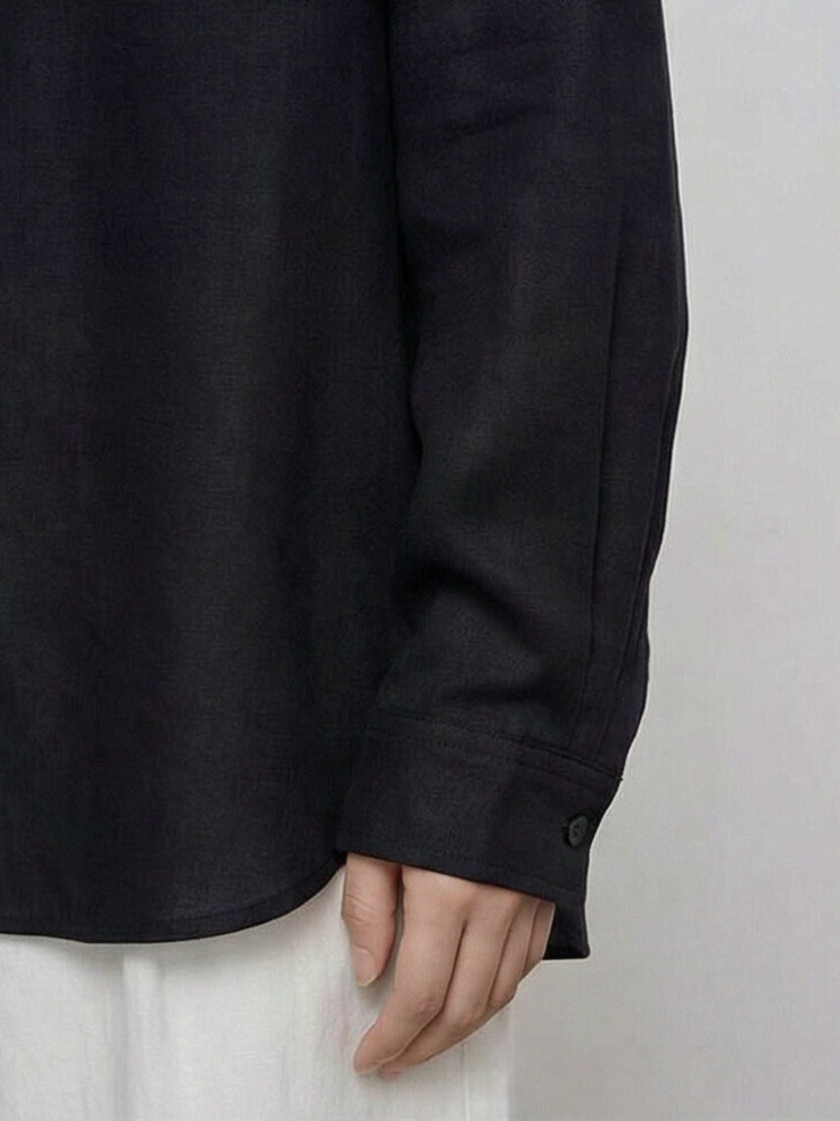 100% cotton-linen oversized classic shirt with dropped shoulders, curved hem, and breathable fabric