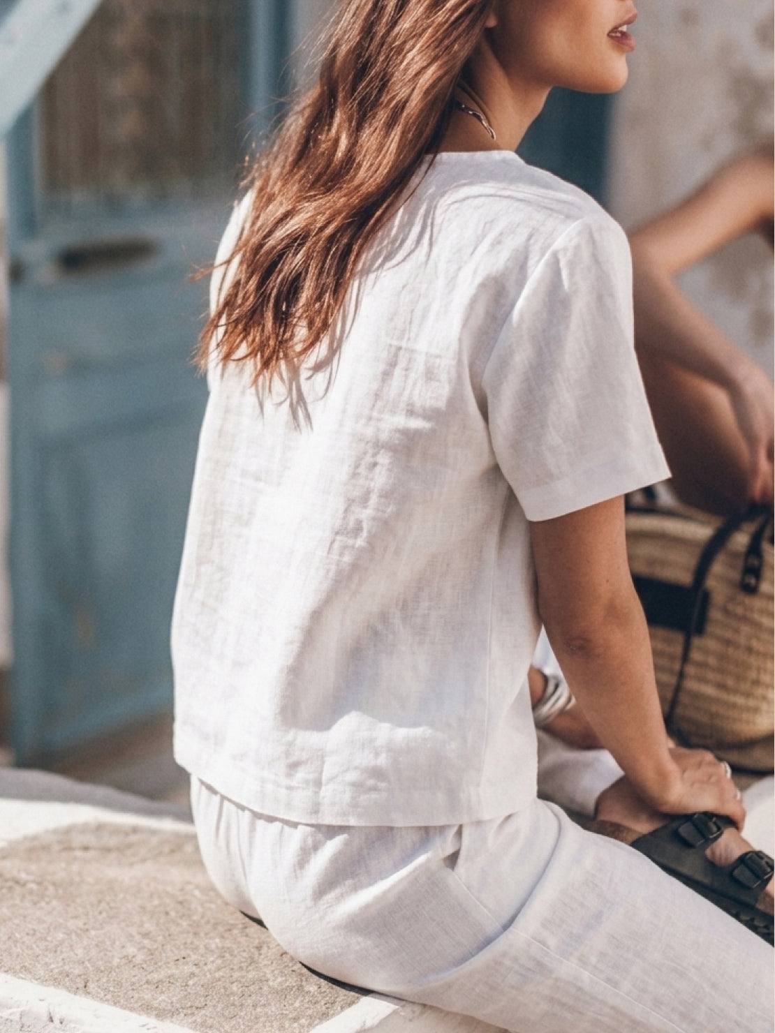 Cotton-linen three-piece set with relaxed fit and breathable fabric in monochrome tones