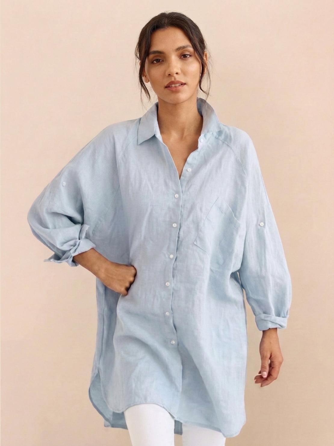 Oversized linen shirt in white cotton-linen blend with relaxed fit and back pleat detailing