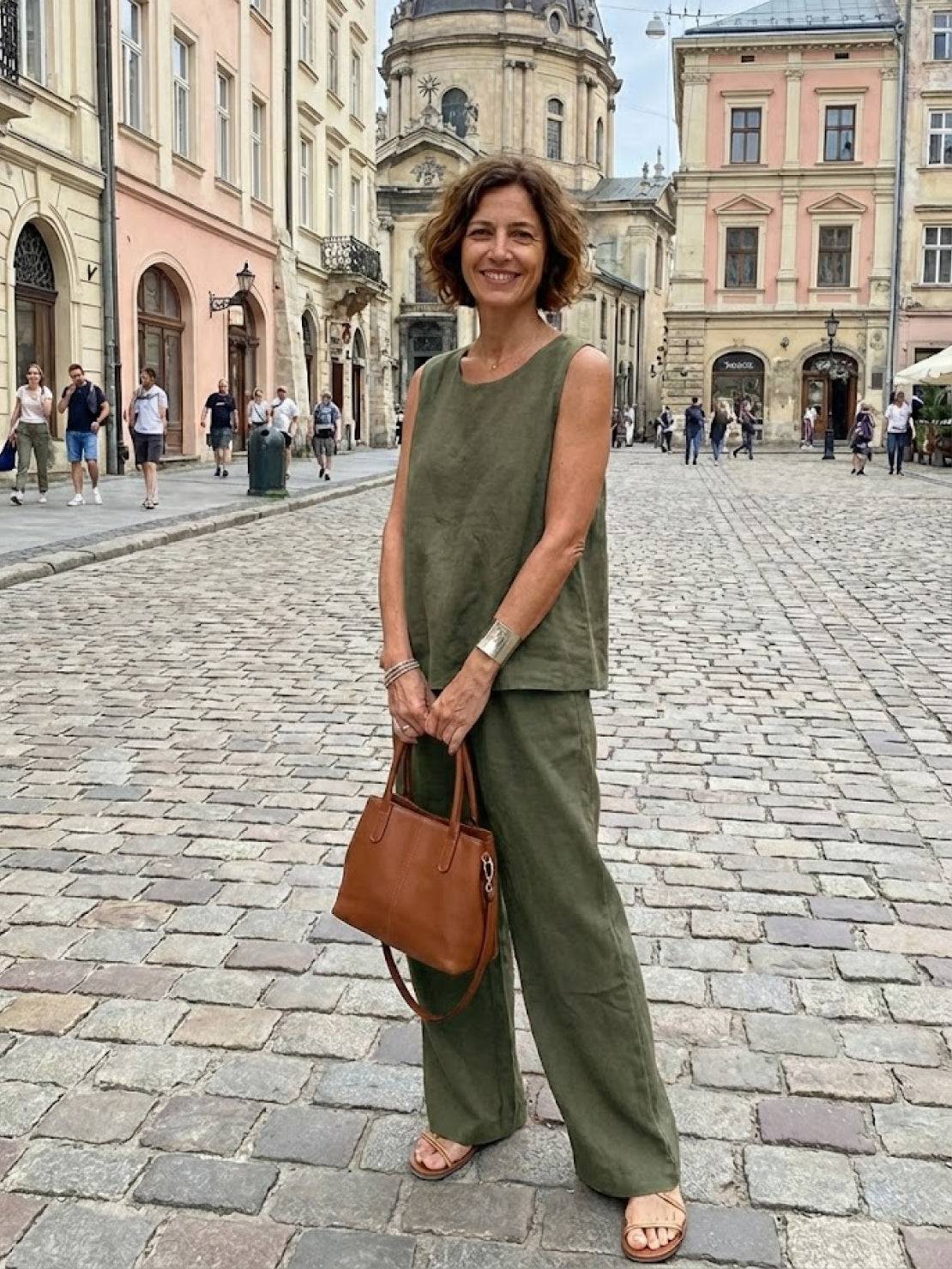 Loose solid color sleeveless two-piece set with oversized fit and breathable cotton blend fabric