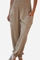 Boho Dreamer High-Waist elastic pants in beige with smocked waistband and pockets, soft lightweight joggers for comfortable stylish wear
