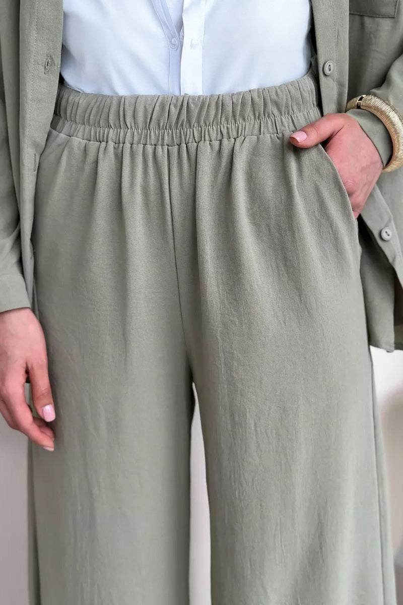 Wide-leg relaxed fit two-piece set in wrinkle-resistant fabric for travel and casual wear