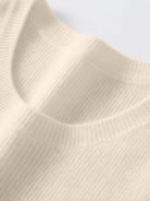 100% pure cashmere round neck pullover with long sleeves and hip-length cut