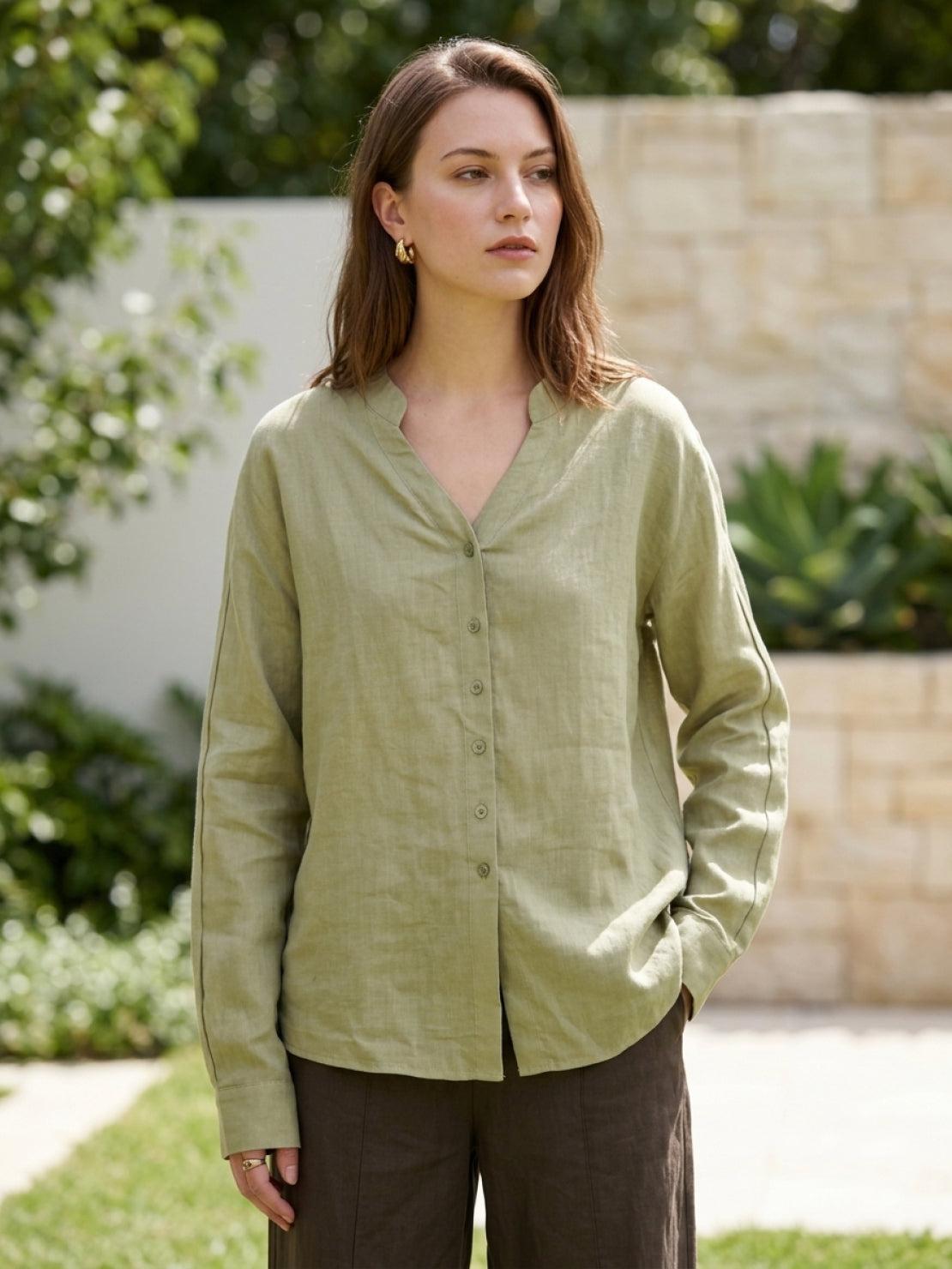 100% linen relaxed fit V-neck shirt with long sleeves and button cuffs