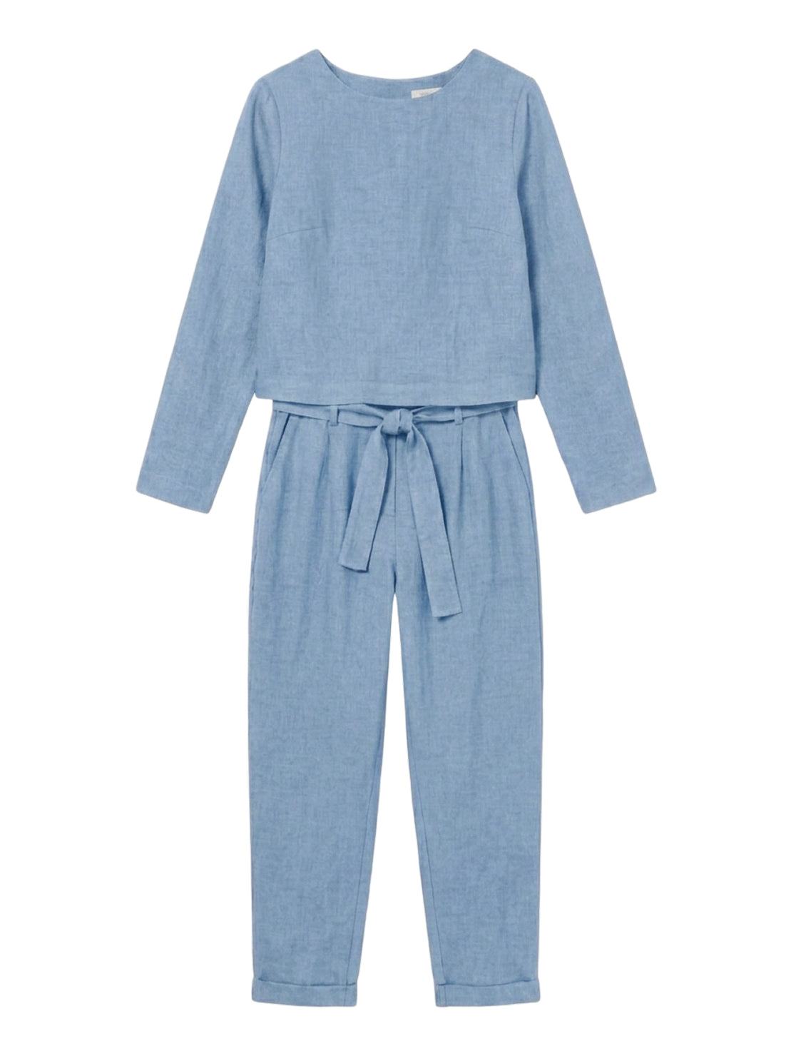 woman wearing cotton-linen monochrome relaxed longline top and wide-leg pants capsule outfit