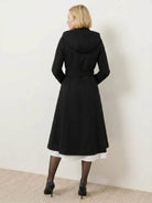 Elegant women's water-repellent A-line hooded raincoat with belt and insulated lining