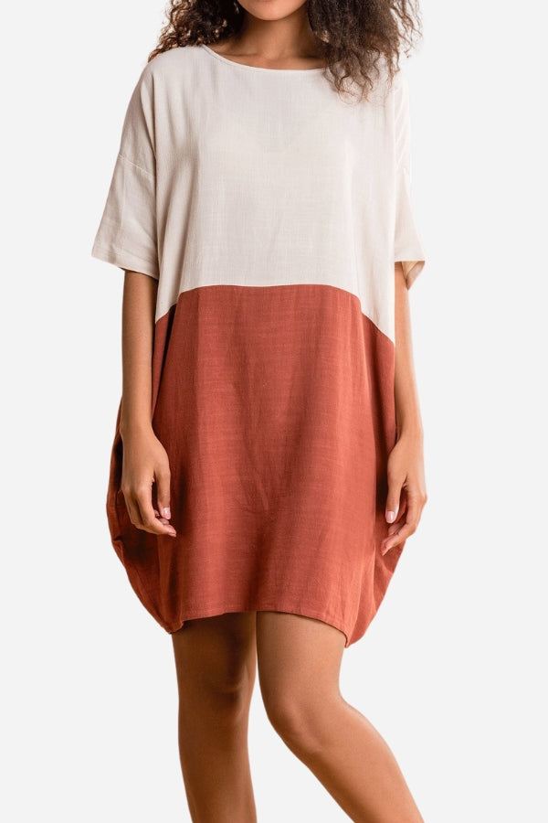 Oversized T-shirt dress in beige and rust color block with loose fit and short sleeves