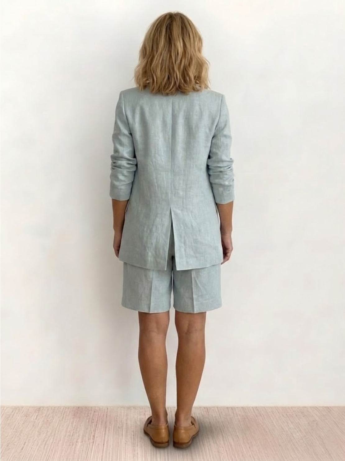 Stylish blazer and shorts two-piece set for elegant and comfortable wear