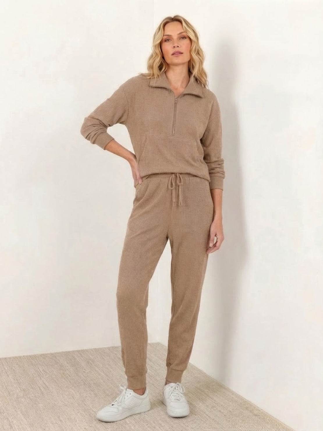 Unisex half-zip pullover and sweatpants set in relaxed fit with soft fabric for everyday comfort